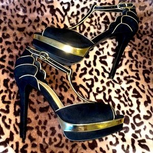 Gianni Bini SASSY black and gold scalloped heels!!!